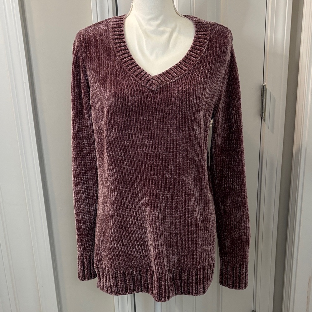 Orvis Women's V-Neck Sweater in Rich Maroon